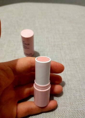  Beden Kiko lip scrup 