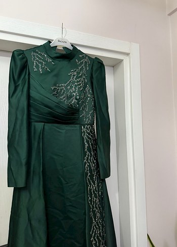 Yeşil İşlemeli Uzun Kadın Abiye Elbise - Görsel 4