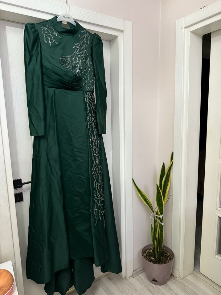 Yeşil İşlemeli Uzun Kadın Abiye Elbise - Görsel 2