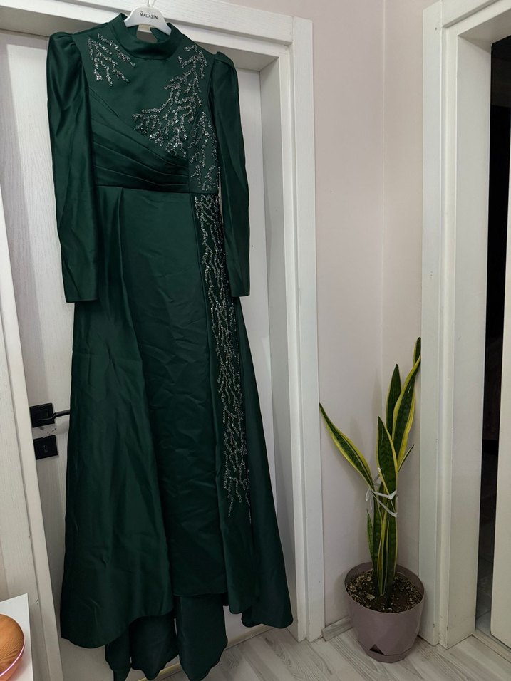 Yeşil İşlemeli Uzun Kadın Abiye Elbise - Görsel 3