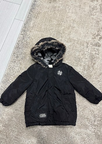 Erkek Çocuk Siyah Kürklü Kapüşonlu Mont - Görsel 3