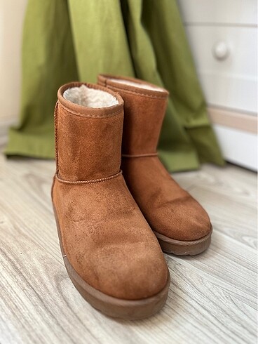 37 Beden kahverengi Renk UGG 37 NUMARA