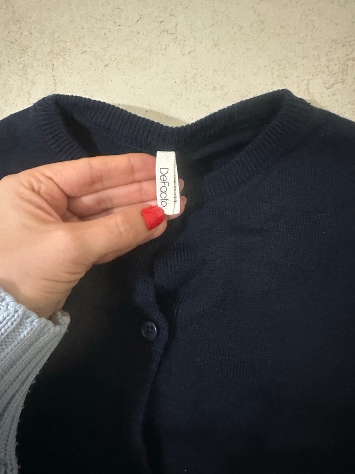 Uzun Kollu Düğmeli Hırka - Görsel 3