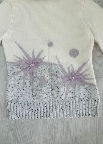 Nakışlı Beyaz Boğazlı Kadın Kazak - Görsel 2