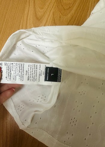 Dantel Detaylı Beyaz V Yaka Kadın üst - Görsel 4