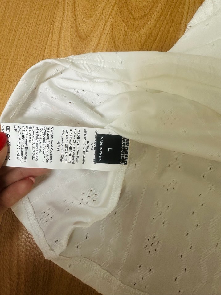 Dantel Detaylı Beyaz V Yaka Kadın üst - Görsel 4