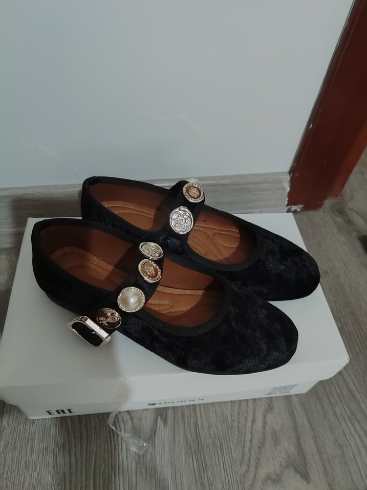 Siyah Tokalı Kadın Babet - Görsel 3