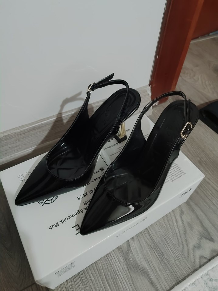 Tokalı Siyah Rugan Stiletto - Görsel 3