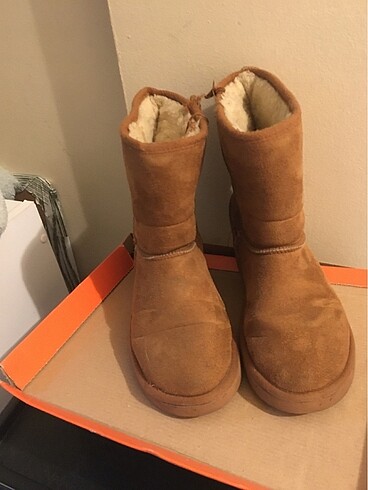 Diğer Ugg bot