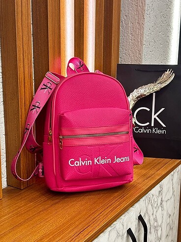  Beden Calvin Klein sırt çantası