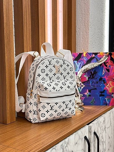  Beden Louis Vuitton Sırt Çantası