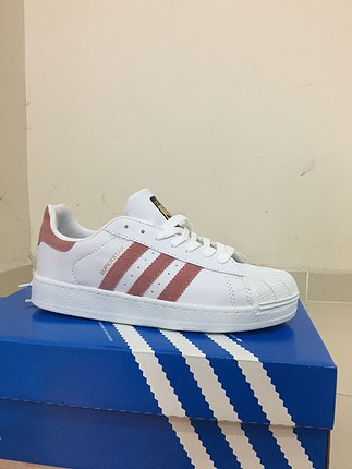 Adidas superstar beyaz pembe spor ayakkabı