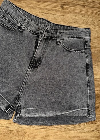 Gri Bol Kesim Mini Kot Şort - Görsel 5