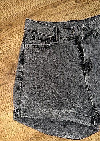 Gri Bol Kesim Mini Kot Şort - Görsel 3