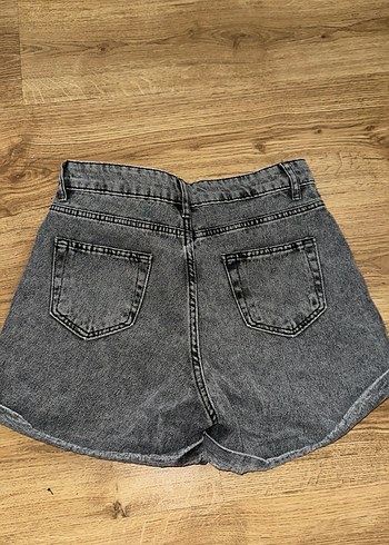 Gri Bol Kesim Mini Kot Şort - Görsel 4