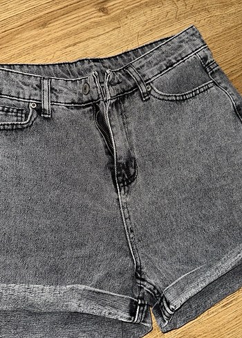 Gri Bol Kesim Mini Kot Şort - Görsel 2