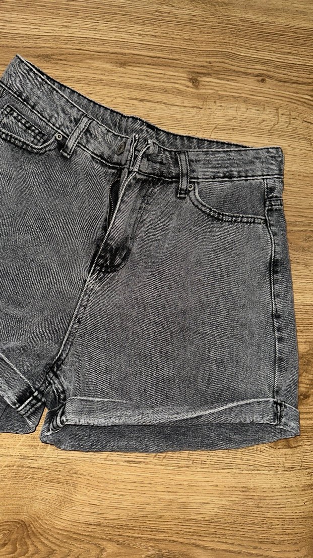 Gri Bol Kesim Mini Kot Şort - Görsel 5