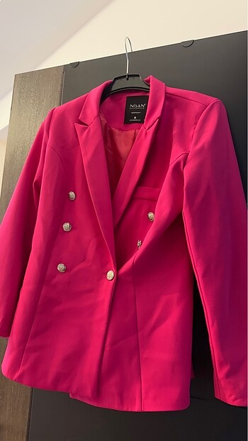 Belden oturtmalı blazer
