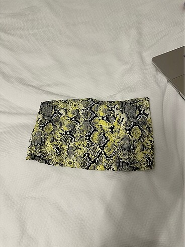 Bershka yılan derisi straplez bluz