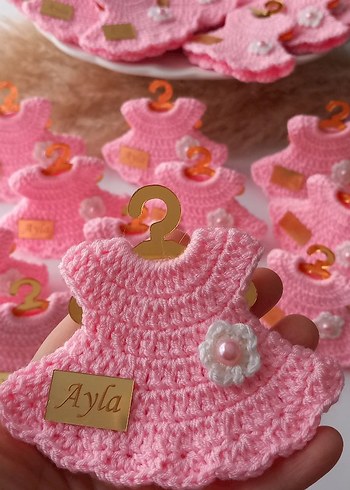 El Yapımı Pembe Örgü Kız Figürlü elbise magnet - Görsel 3