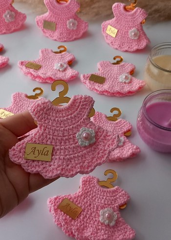 El Yapımı Pembe Örgü Kız Figürlü elbise magnet - Görsel 2