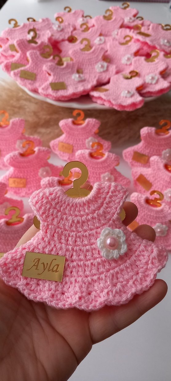 El Yapımı Pembe Örgü Kız Figürlü elbise magnet - Görsel 3