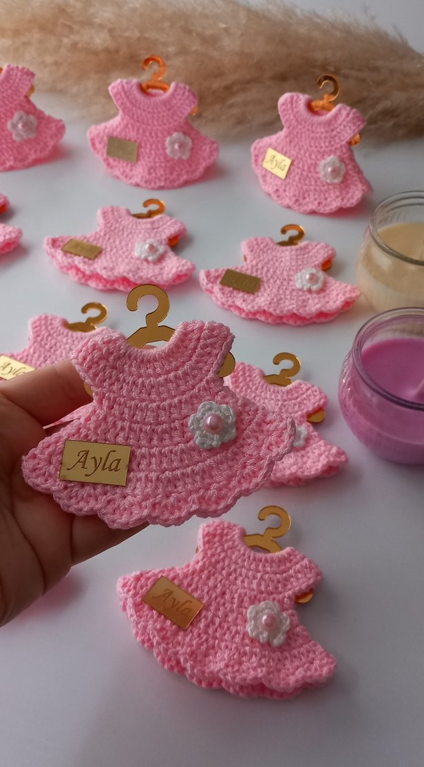 El Yapımı Pembe Örgü Kız Figürlü elbise magnet - Görsel 2