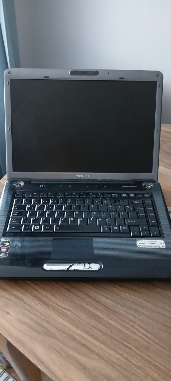 Mavi Toshiba Laptop - Görsel 3
