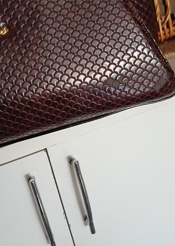 Bordo Parlak Yılan Desenli Deri Kadın Çanta - Görsel 3