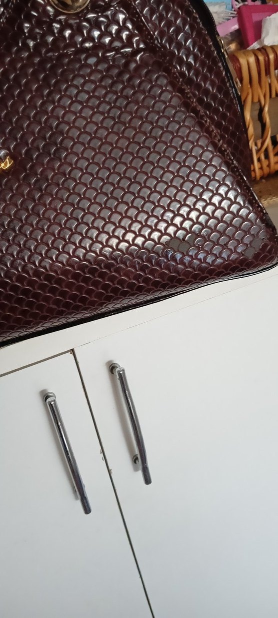 Bordo Parlak Yılan Desenli Deri Kadın Çanta - Görsel 3