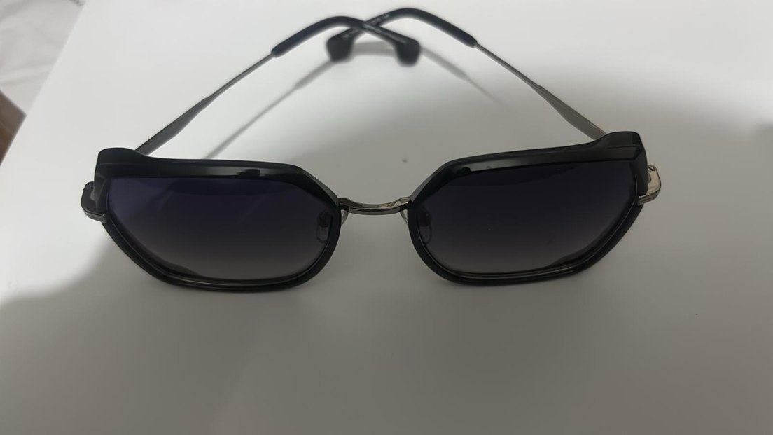 Şeffaf Siyah Gotik Kadın Gözlüğü - Görsel 3