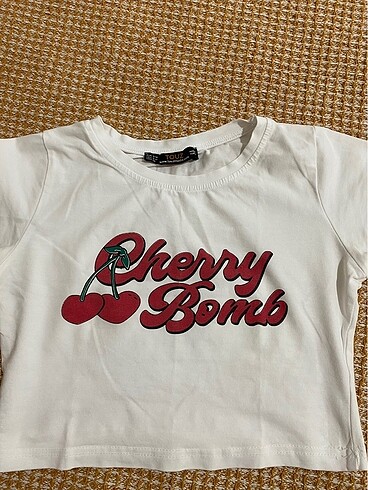 Diğer cherry bomb crop top