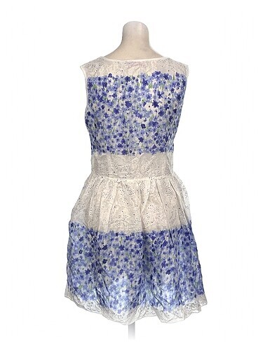 l Beden PreLoved Kısa Elbise %70 İndirimli.