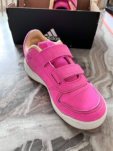 29 Beden Adidas çocuk spor ayakkabısı