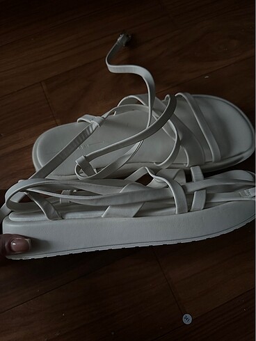 38 Beden beyaz Renk Bershka sandalet