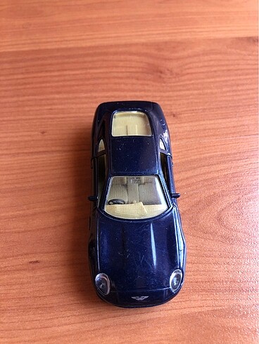 Aston Martin model metal araba