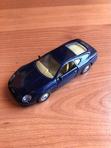  Beden Aston Martin model metal araba