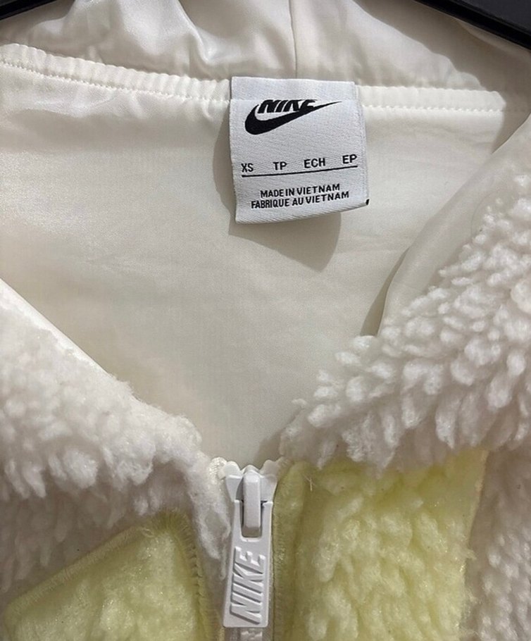 Nike Beyaz Peluş Detaylı Kadın Ceket - Görsel 2
