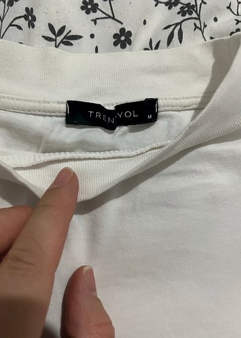 Beyaz Kısa Kollu Salaş Kadın Tişört - Görsel 2