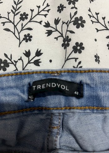 Gri Mavi Dantel Detaylı Bol Kesim Kadın Jean - Görsel 2