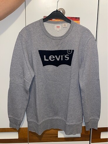 levis sweatshirt