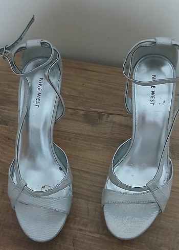 Nine West Gumus Holografik Topuklu Ayakkabi
