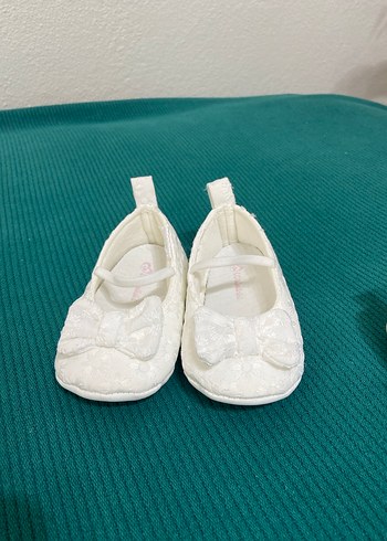 Kız Bebek Beyaz Nakışlı İlk Adım Ayakkabısı