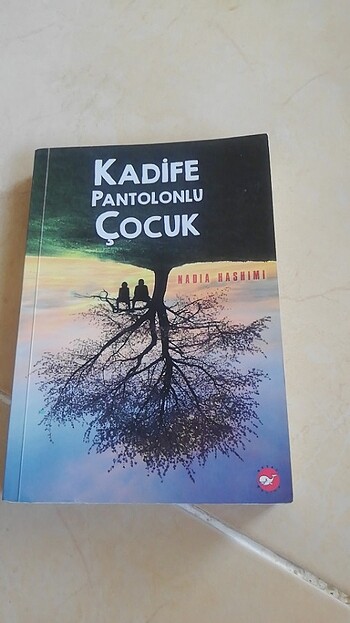 Kadife Pantolonlu Çocuk