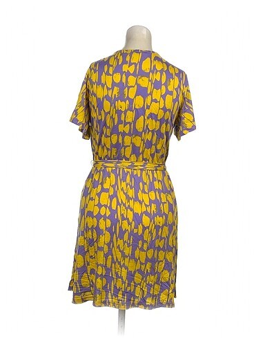 m Beden PreLoved Kısa Elbise %70 İndirimli.