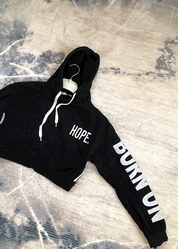 Kadın Siyah Kapüşonlu Crop Sweatshirt - Görsel 3