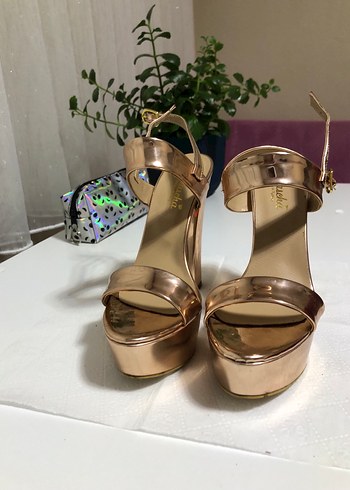 Altın Renkli Platform Topuklu Kadın Abiye Ayakkabı - Görsel 3