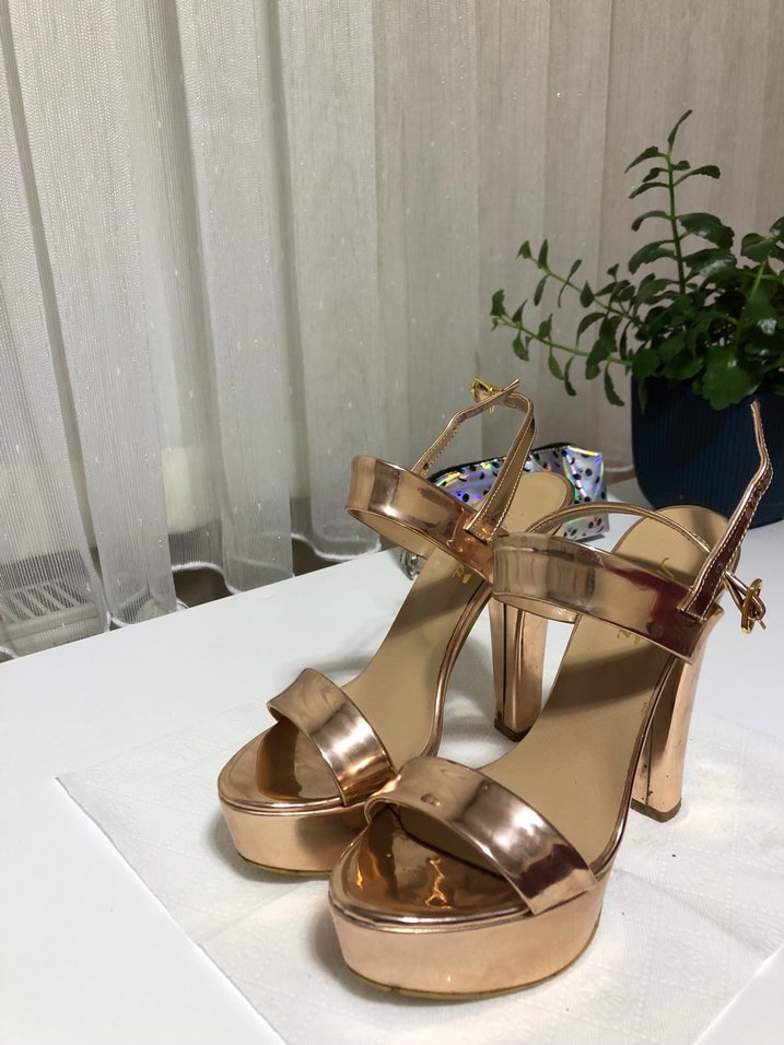 Altın Renkli Platform Topuklu Kadın Abiye Ayakkabı - Görsel 2