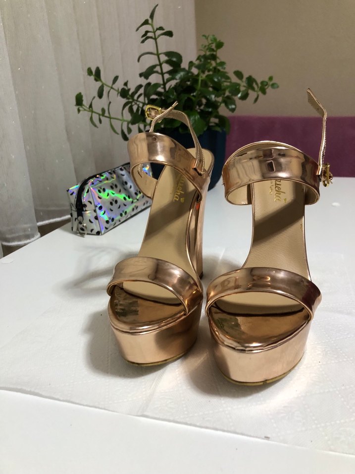 Altın Renkli Platform Topuklu Kadın Abiye Ayakkabı - Görsel 3