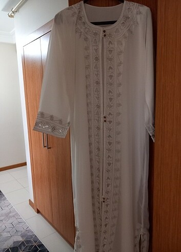 m Beden beyaz Renk Taşli abaya